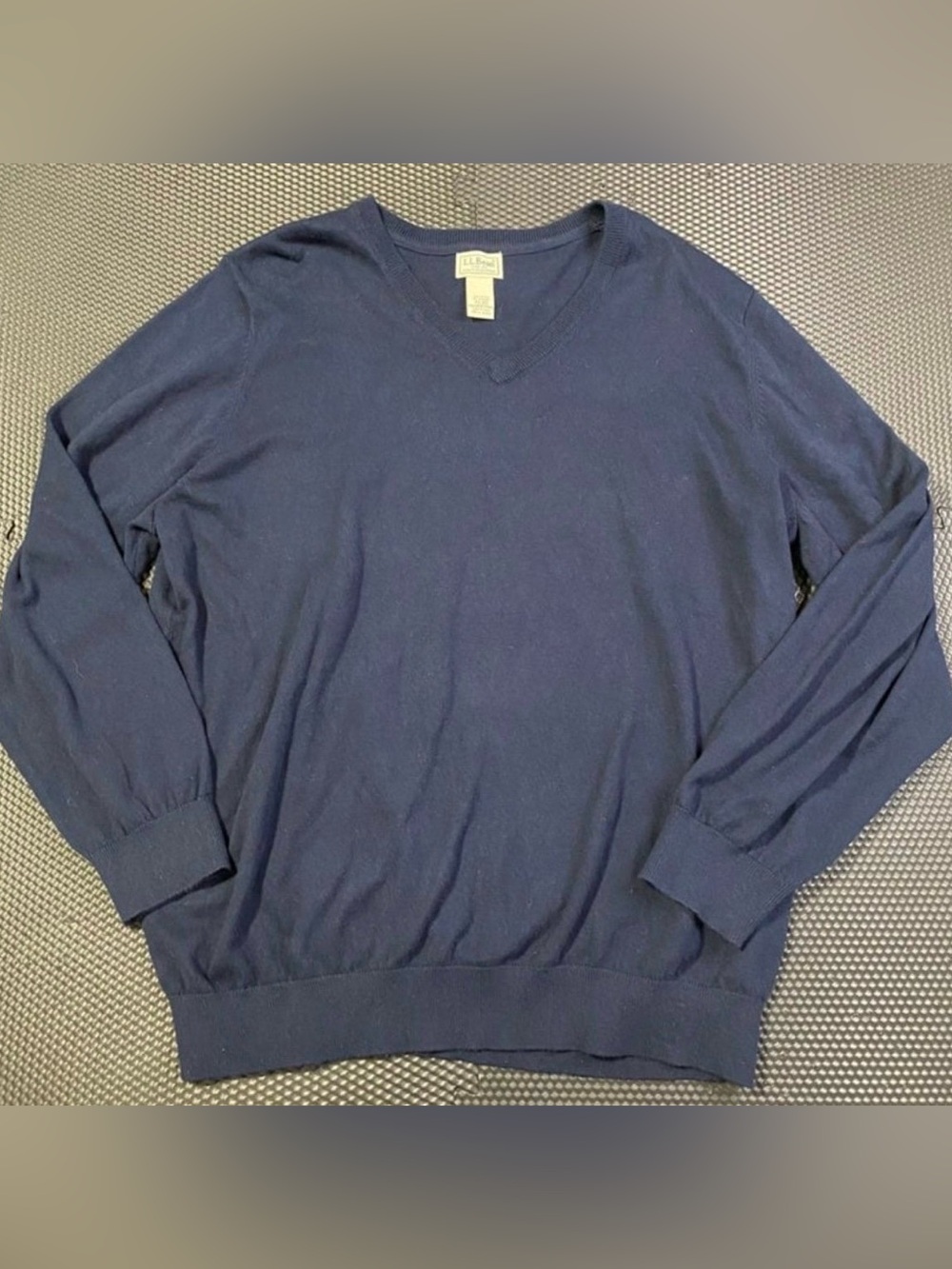 LL Bean V-neck Sweater Pullover
Cotton / Cashmere Navy Blue Mens Size XXL